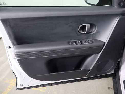 Used 2025 Hyundai Ioniq 5 SE RWD image 19