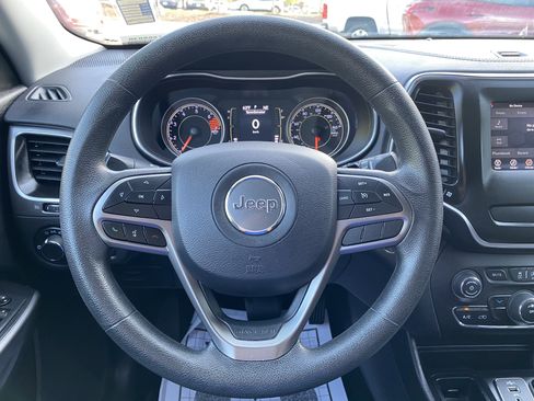 Used 2020 Jeep Cherokee Latitude FWD image 18