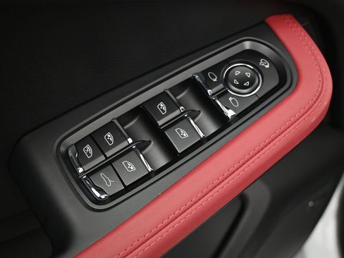 Used 2026 Porsche Macan image 19