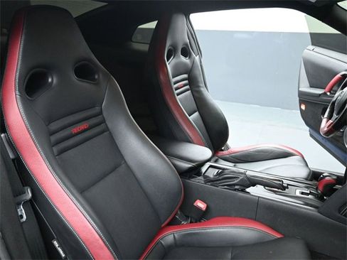 Used 2015 Nissan GT-R Black Edition image 19