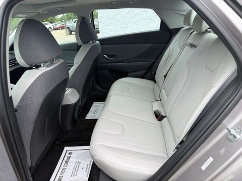 Used 2023 Hyundai Elantra Limited FWD image 15