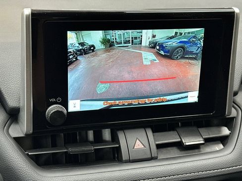 Used 2025 Toyota RAV4 XLE FWD image 25