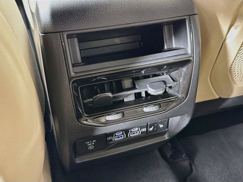 Used 2023 Jeep Grand Cherokee Limited w/ Luxury Tech Group II AWD/4WD image 29