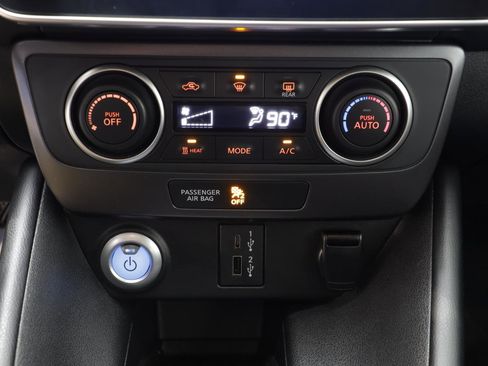 Used 2023 Nissan Leaf S image 11