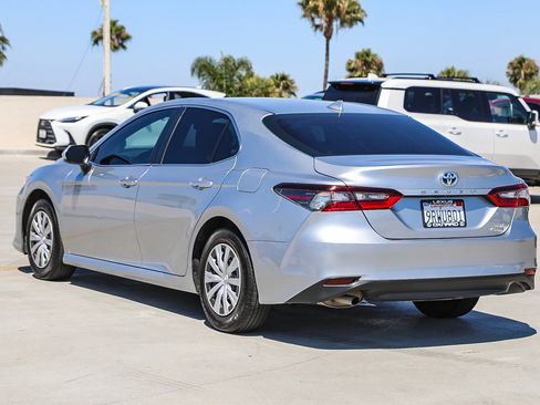 Used 2022 Toyota Camry LE FWD image 5