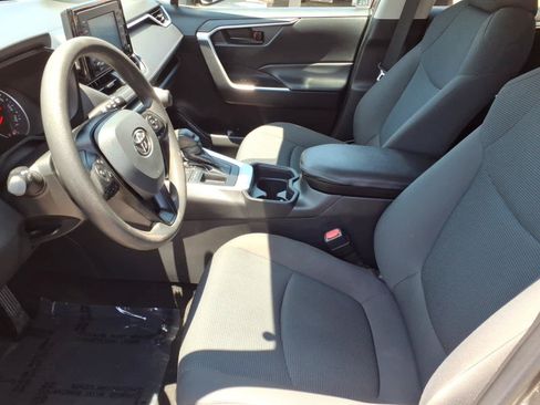 Used 2021 Toyota RAV4 LE FWD image 12