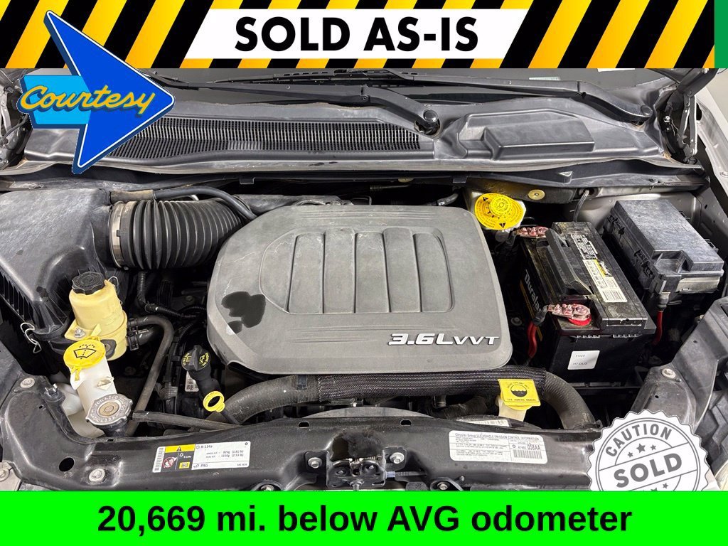 Used 2014 Chrysler Town & Country Touring FWD image 31