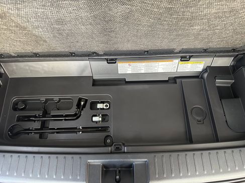 Used 2023 Toyota Highlander Limited image 44