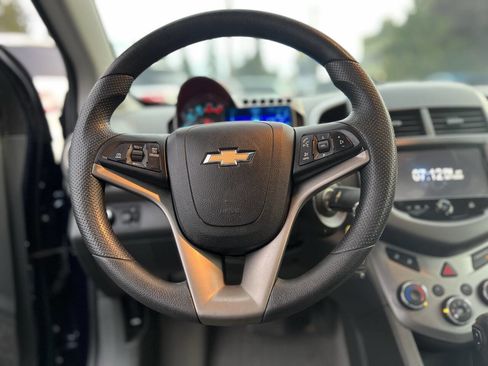 Used 2016 Chevrolet Sonic LT w/ Fun and Sun Package image 17