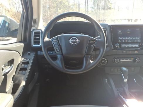 Used 2024 Nissan Frontier SV image 22
