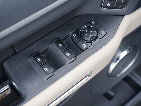 Used 2024 Ford Expedition XLT image 18