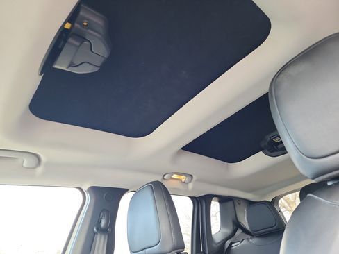 Used 2018 Jeep Renegade Limited w/ Safety & Security Group image 2