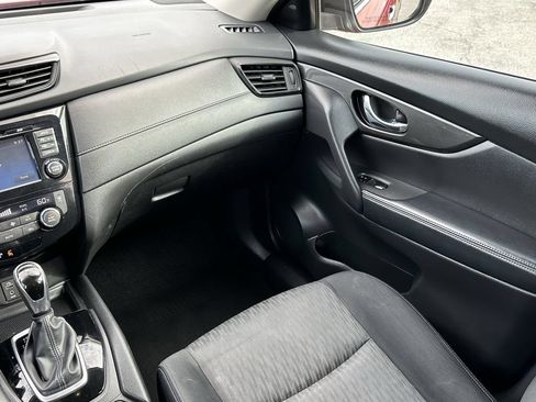 Used 2017 Nissan Rogue SV w/ SV Premium Package FWD image 17