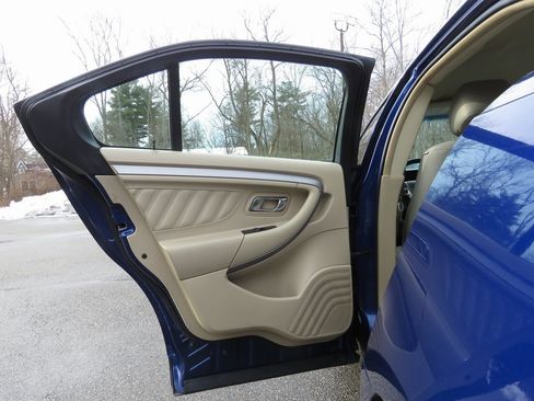 Used 2013 Ford Taurus SE image 18