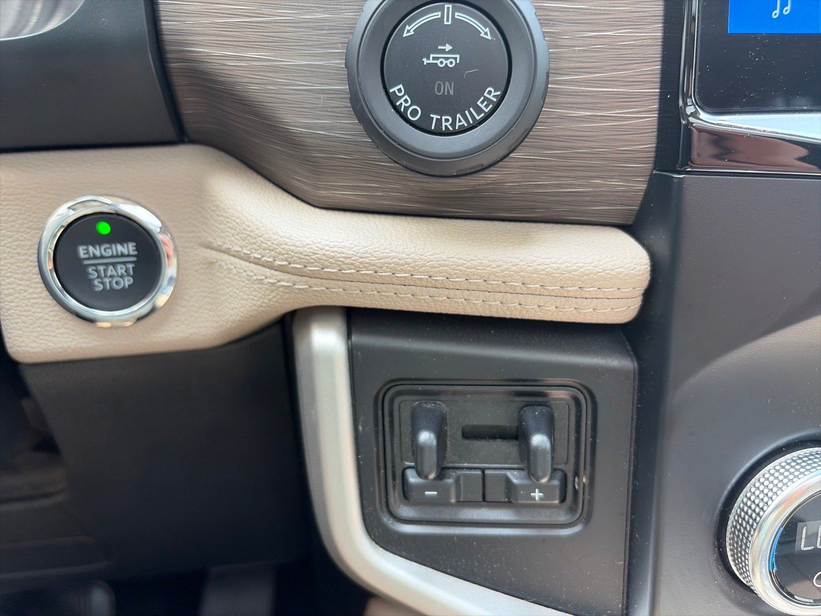 Used 2023 Ford Expedition Limited AWD/4WD image 24