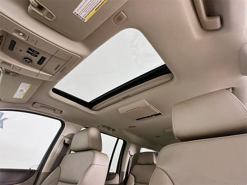 Used 2018 Chevrolet Suburban Premier image 27