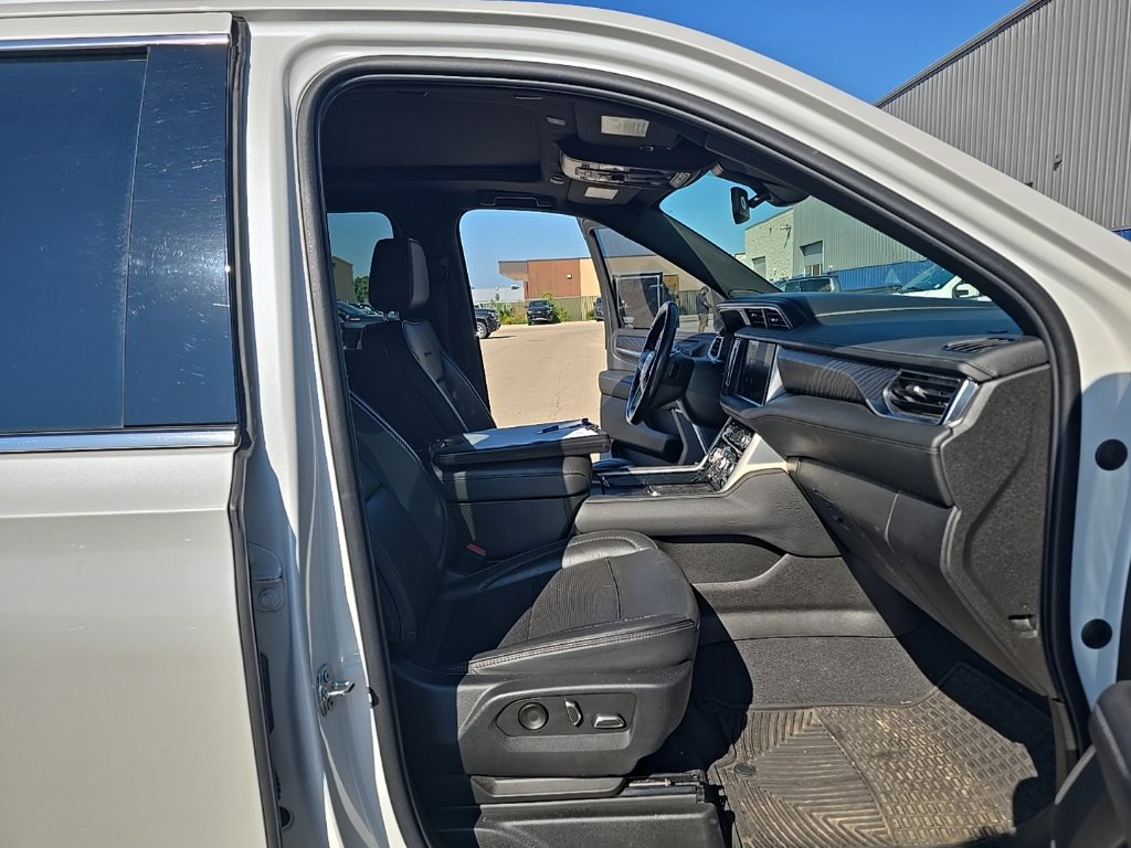 Used 2022 GMC Yukon XL Denali AWD/4WD image 18