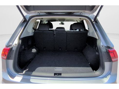 Used 2024 Volkswagen Tiguan SE AWD/4WD image 9