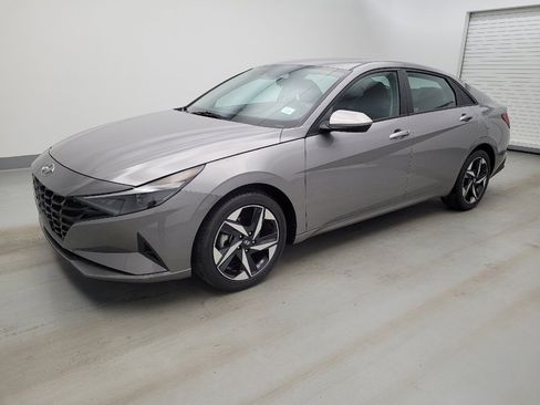 Used 2023 Hyundai Elantra SEL w/ Convenience Package image 2