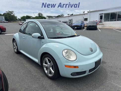 Used 2010 Volkswagen Beetle Final Edition FWD image 2