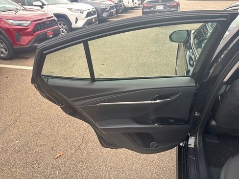 Used 2025 Toyota Camry LE w/ Convenience Package image 36