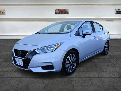 Used 2020 Nissan Versa SV image 3