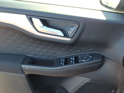 Used 2020 Ford Escape SE image 16