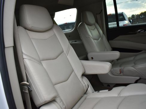 Used 2020 Cadillac Escalade ESV Premium Luxury image 30