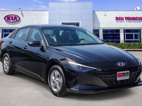 Used 2022 Hyundai Elantra SE w/ Cargo Package FWD image 3