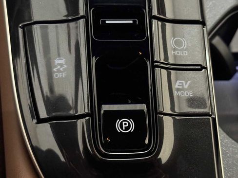 New 2026 Toyota Crown Signia Limited image 17