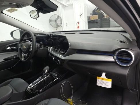 New 2026 Chevrolet Trax LT w/ Sunroof Package image 30