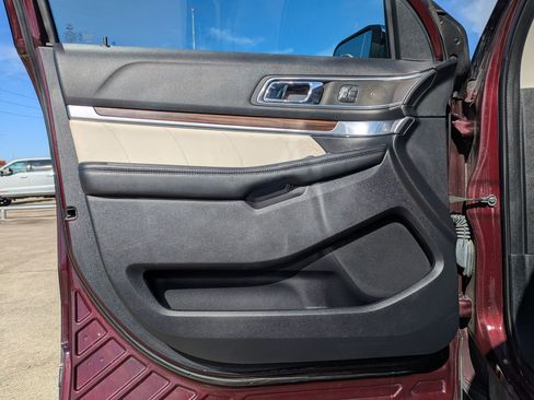 Used 2019 Ford Explorer Limited w/ Limited Luxury Package image 13