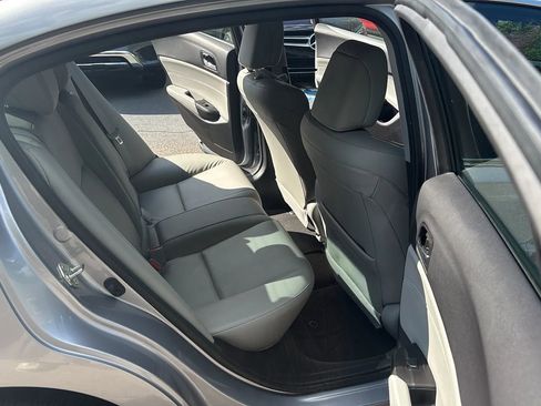 Used 2017 Acura ILX FWD image 19