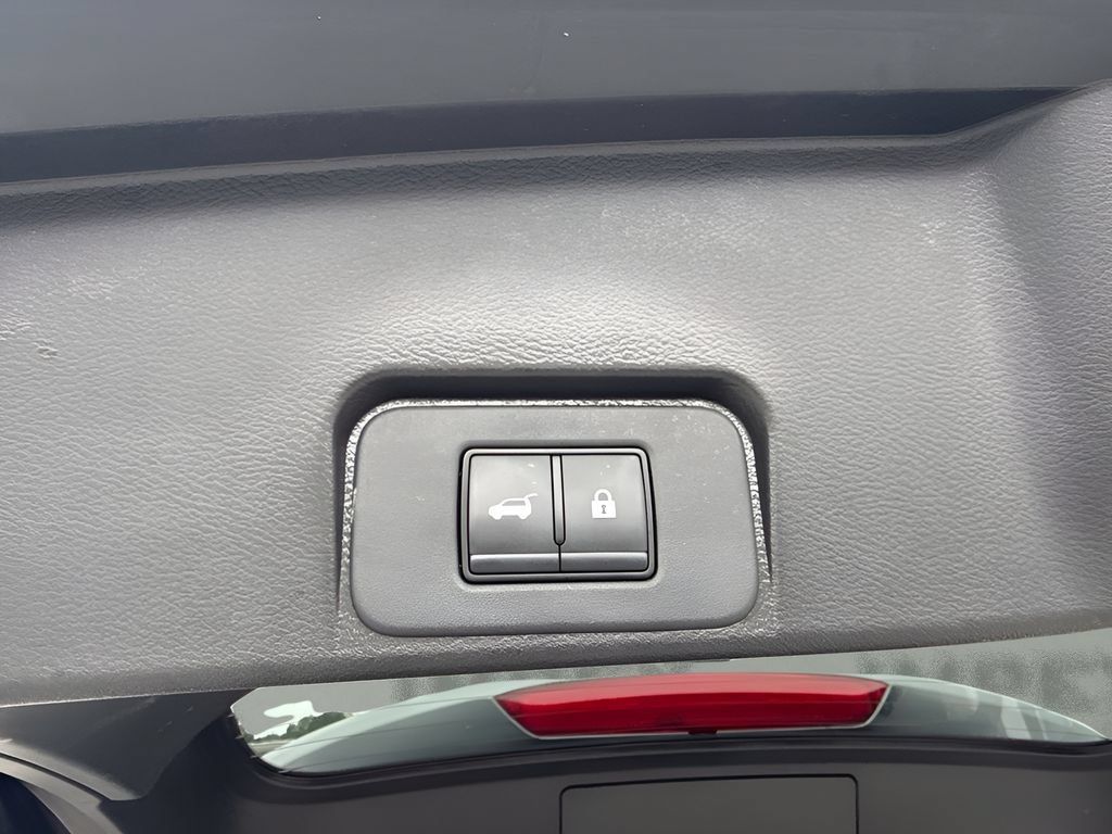 Used 2024 Nissan Rogue SV FWD image 23