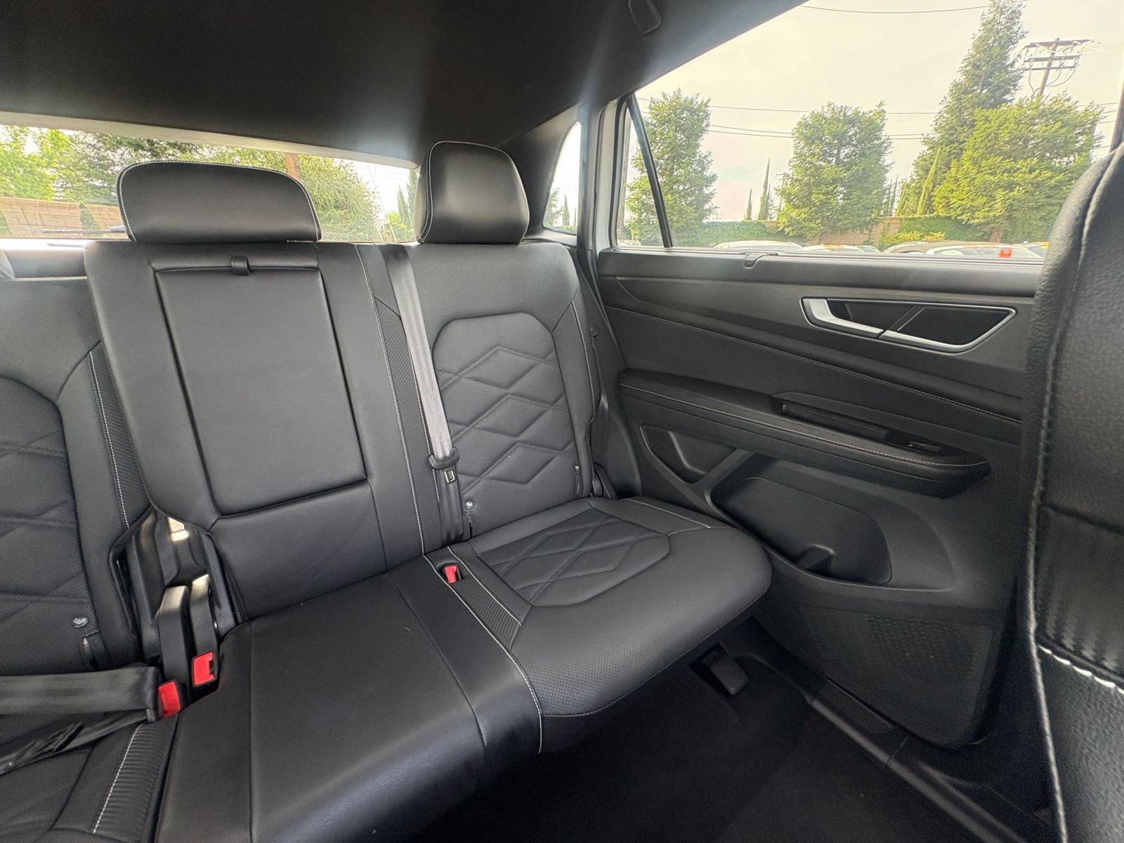 Used 2025 Volkswagen Atlas Cross Sport SE AWD/4WD image 39