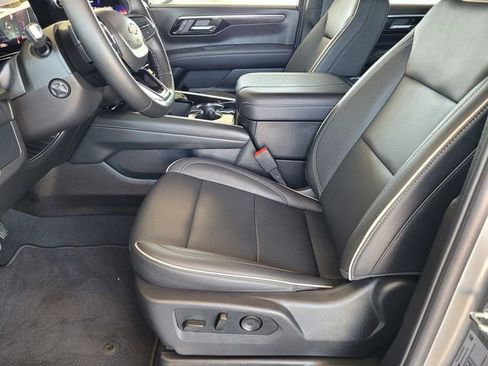 Used 2025 Chevrolet Tahoe Premier AWD/4WD image 17