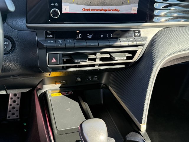 Used 2025 Toyota Camry SE FWD image 22
