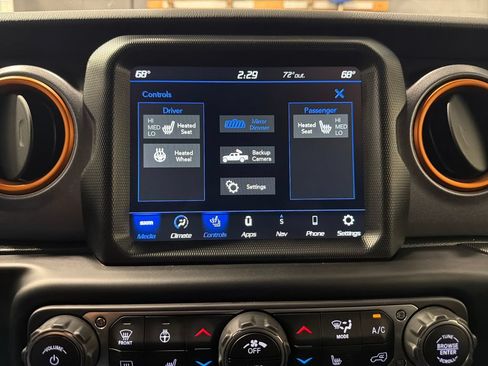 Used 2021 Jeep Gladiator Mojave AWD/4WD image 8