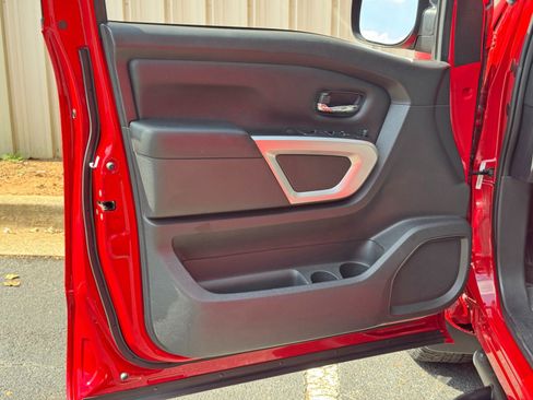 Used 2021 Nissan Titan SV w/ SV Convenience Package RWD image 35