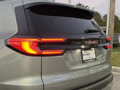 Used 2025 GMC Acadia Elevation image 11