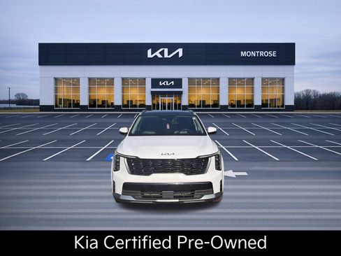 Used 2024 Kia Sorento S w/ Panoramic Sunroof Package FWD image 2