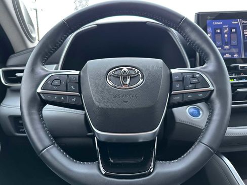 Used 2021 Toyota Highlander Platinum image 25