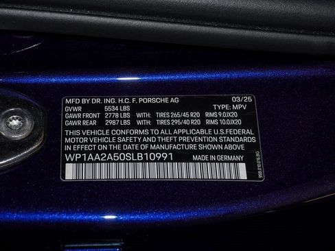 Certified 2025 Porsche Macan image 30