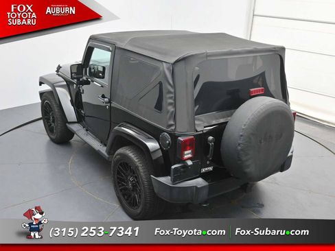 Used 2018 Jeep Wrangler Sahara w/ Dual Top Group AWD/4WD image 26