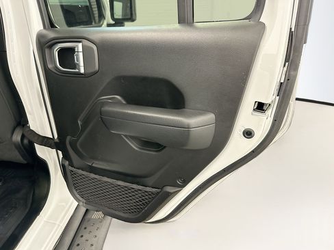 Used 2023 Jeep Wrangler Unlimited AWD/4WD image 31