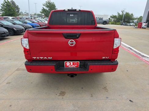 Used 2022 Nissan Titan SV RWD image 4