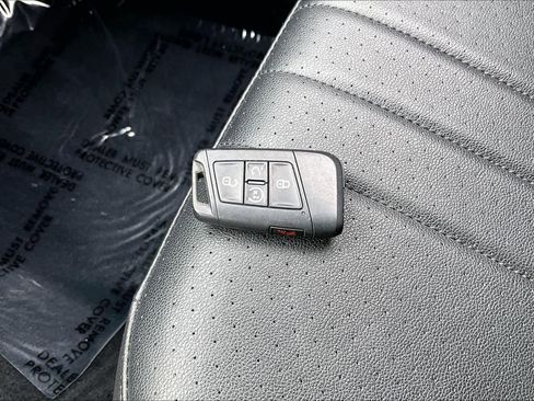 Used 2022 Volkswagen Tiguan SE R-Line image 14