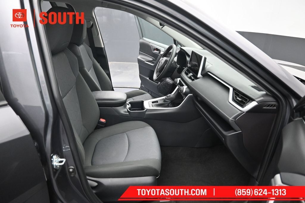 Used 2025 Toyota RAV4 XLE AWD/4WD image 30