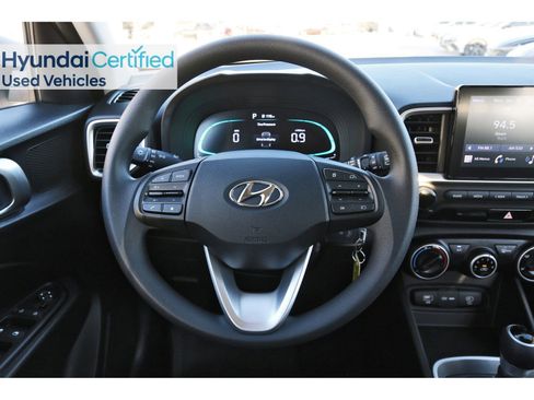 Certified 2025 Hyundai Venue SE image 16