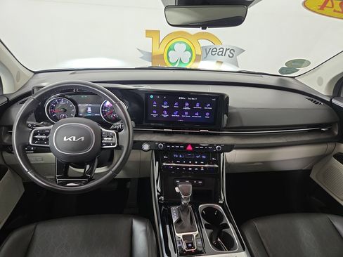 Used 2024 Kia Carnival EX image 15